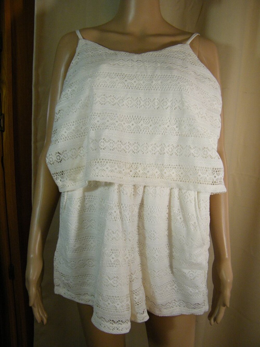 Romper Rewind sz. M Color: cream or off white  Like new